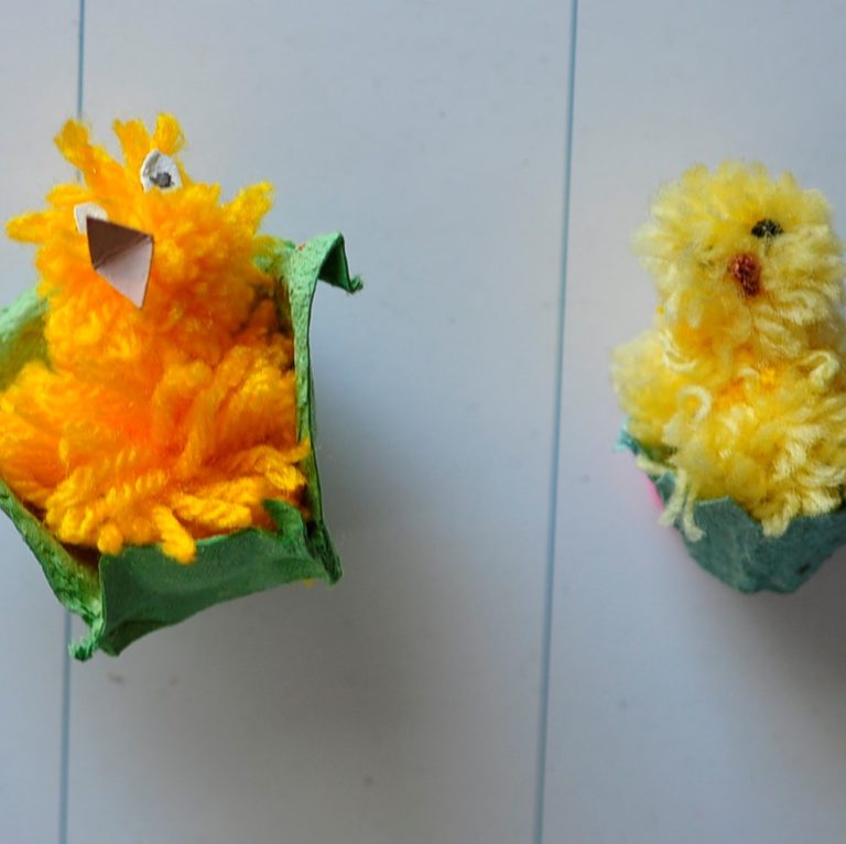 Astuce création – Fabriquer un poussin de Pâques (à partir de 3 – 8 ans)