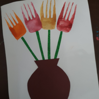 Peindre un bouquet de fleurs avec une fourchette (5-8 ans)
